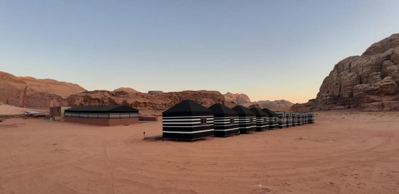 Bedouin Holidays Camp And Jeep Tours Hotel Wadi Rum Bagian luar foto