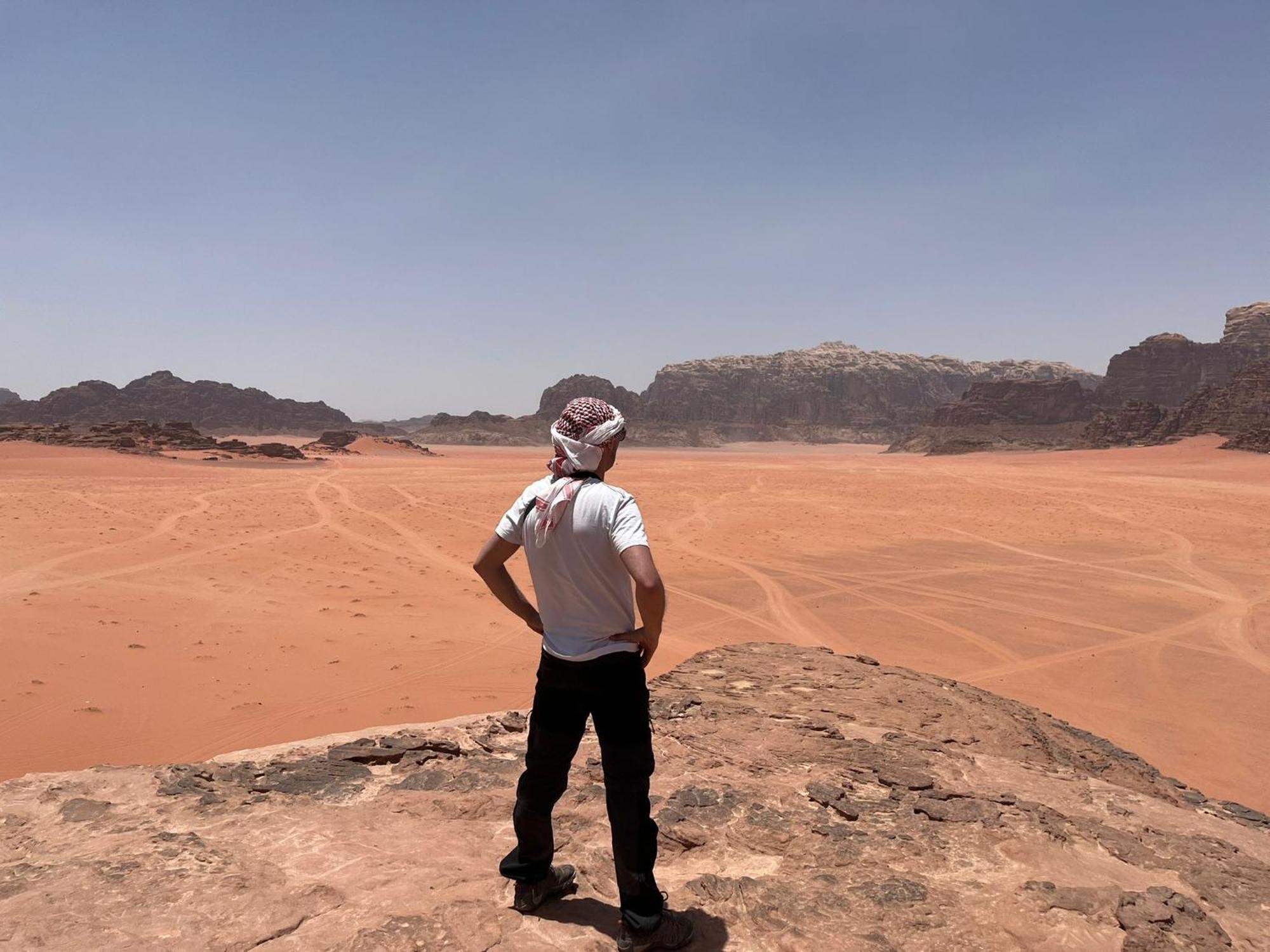 Bedouin Holidays Camp And Jeep Tours Hotel Wadi Rum Bagian luar foto