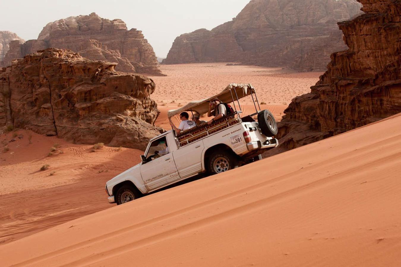 Bedouin Holidays Camp And Jeep Tours Hotel Wadi Rum Bagian luar foto