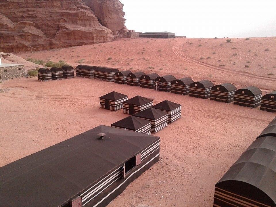 Bedouin Holidays Camp And Jeep Tours Hotel Wadi Rum Bagian luar foto