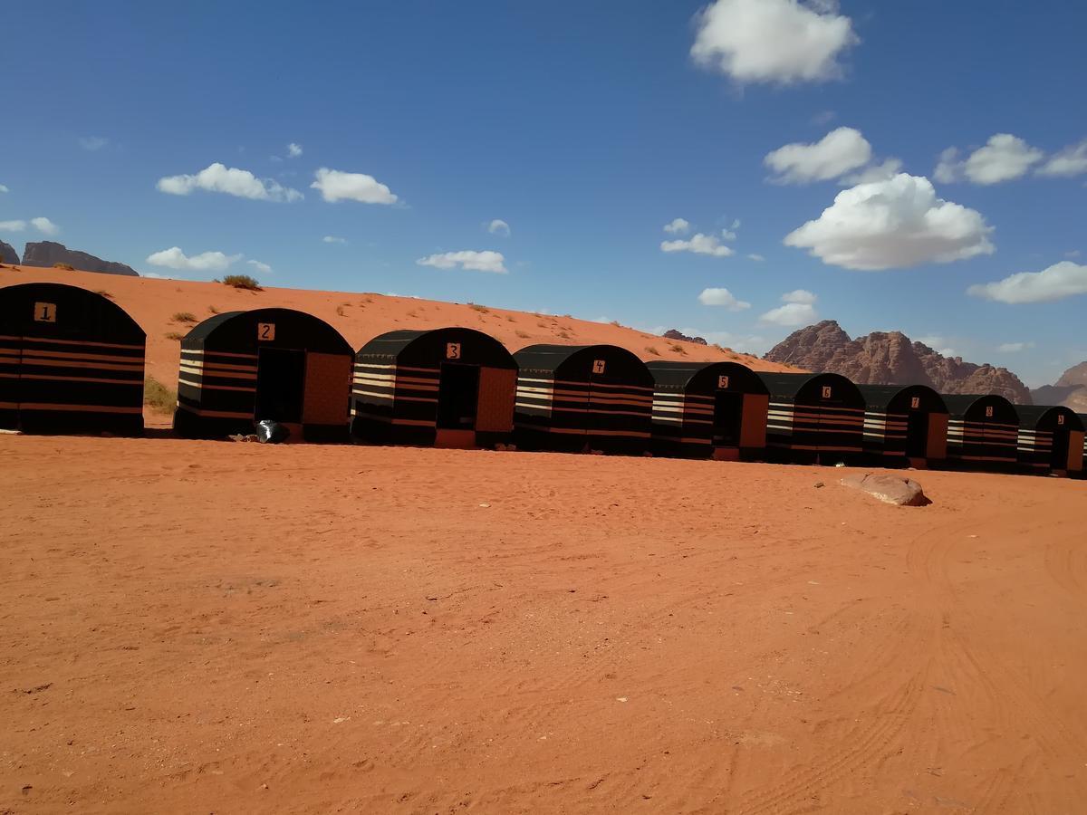 Bedouin Holidays Camp And Jeep Tours Hotel Wadi Rum Bagian luar foto